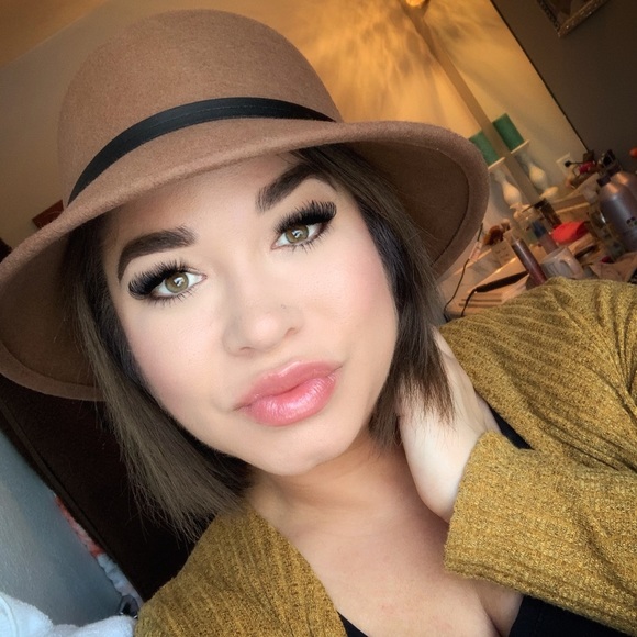 Meet your Posher, Katie - Picture 1 of 1